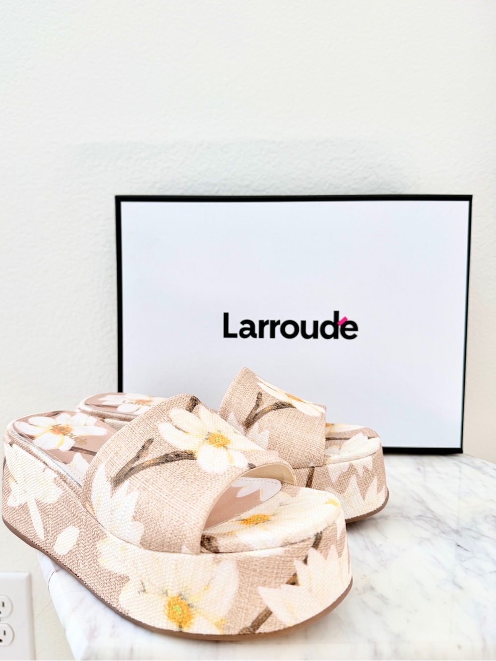 🌼 LARROUDE Alex Raffia Flatform Platform Wedge Sandals Beige Lotus Print Sz 6